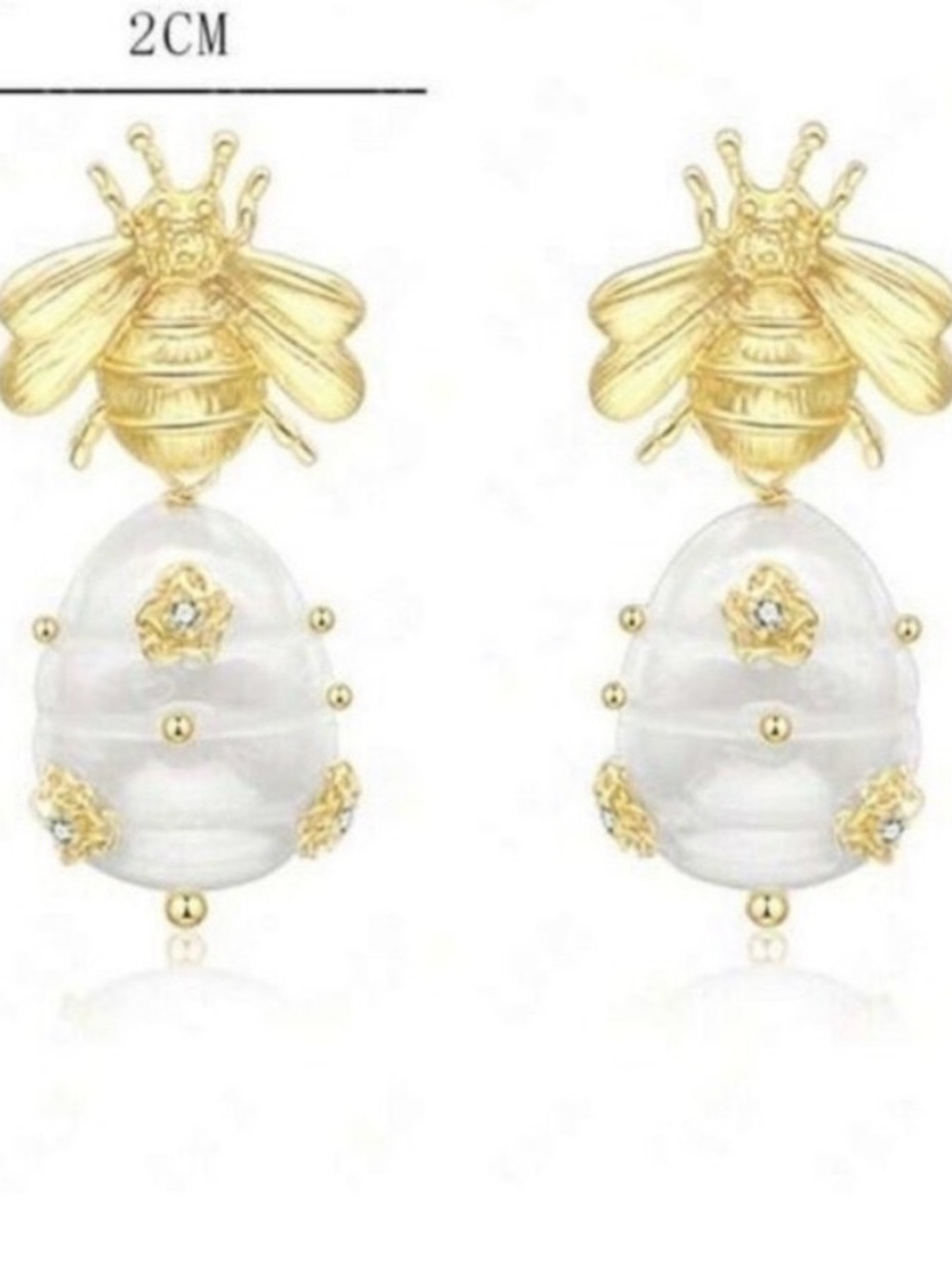 Gold Bee and Pearl Drop Earrings - Women Jewelry hypoallergenic - Picture 9 of 9